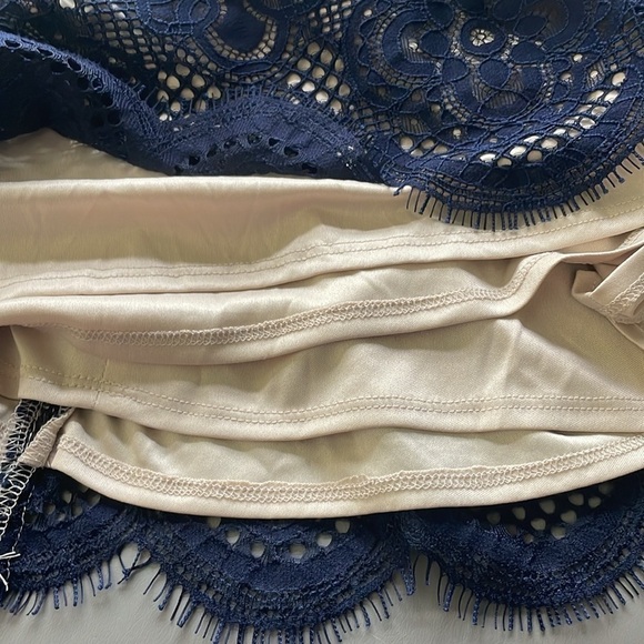 Vince Camuto Lace Midi Dress  | Size 6 | Elegant & Feminine - Picture 7 of 11